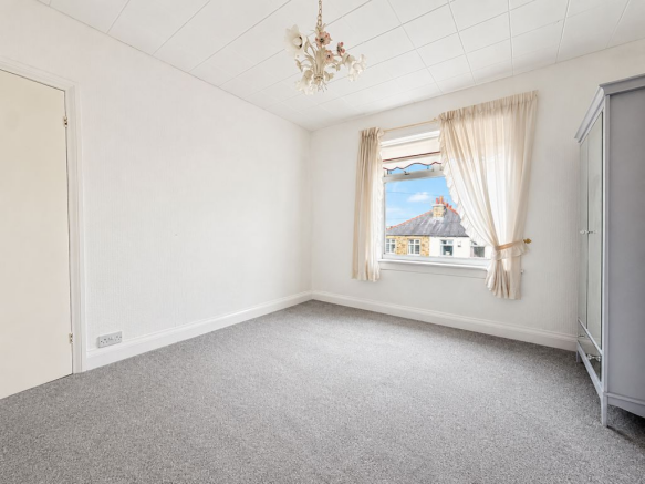 3 bed Semi-Detached for sale Image 6