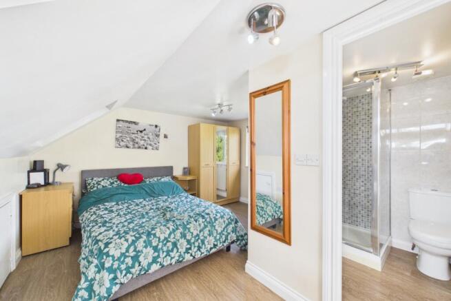 4 bed Terraced for sale Image 9