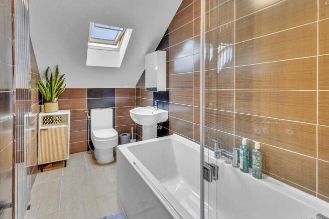 4 bed Detached for sale Image 7
