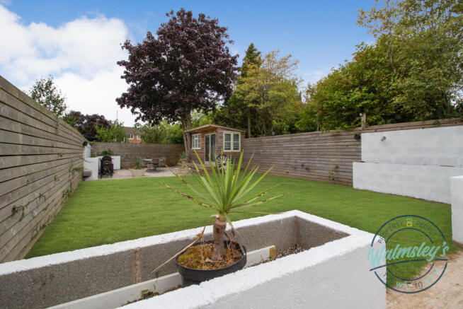 Rear gardens & freestanding bespoke home office st