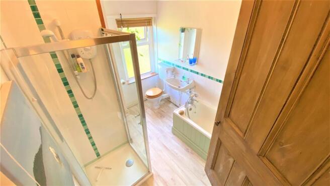 Bathroom..jpg