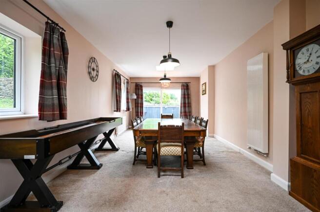 5 bed Detached for sale Image 12