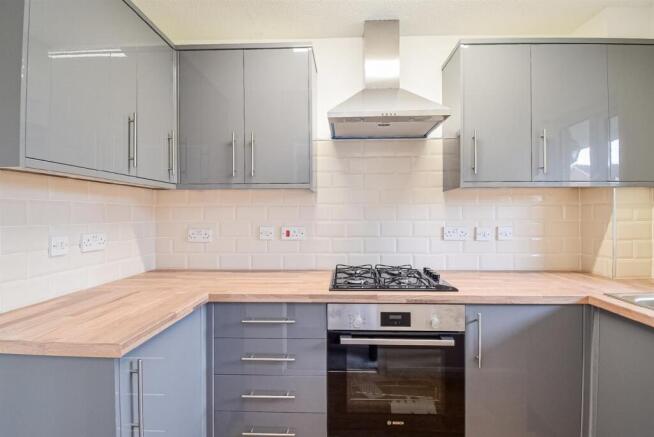 3 bed Semi-Detached to rent Image 3