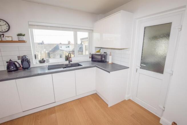 Kitchen/ Dining Room