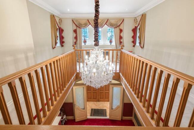5 bed Detached for sale Image 7