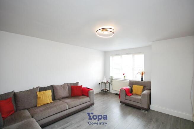4776720c-Living 20Room.JPG