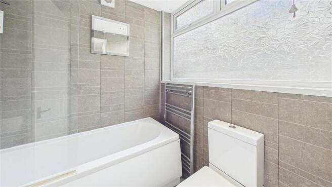 3 bed House to rent Image 5