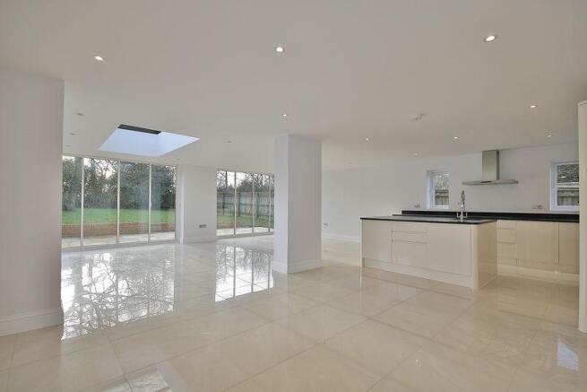 Kitchen Area &...