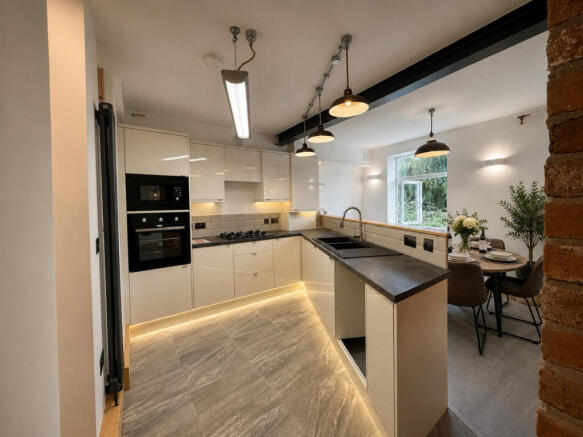 2 bed Apartment for sale Image 4