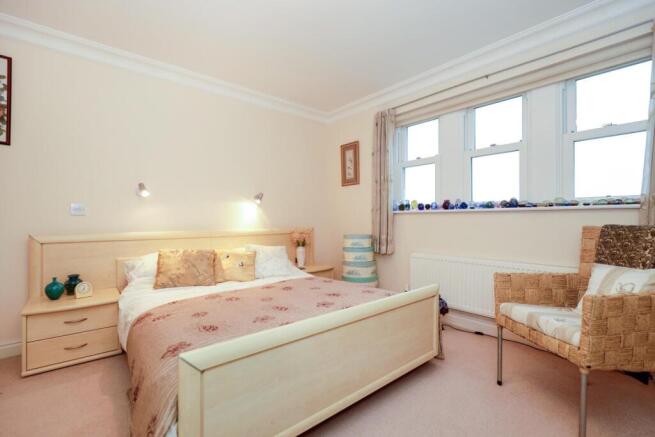 4 bed Town House for sale Image 11