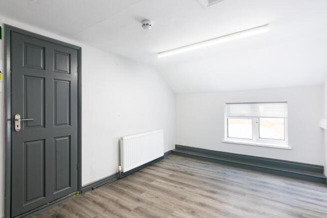 4 bed House for sale Image 11