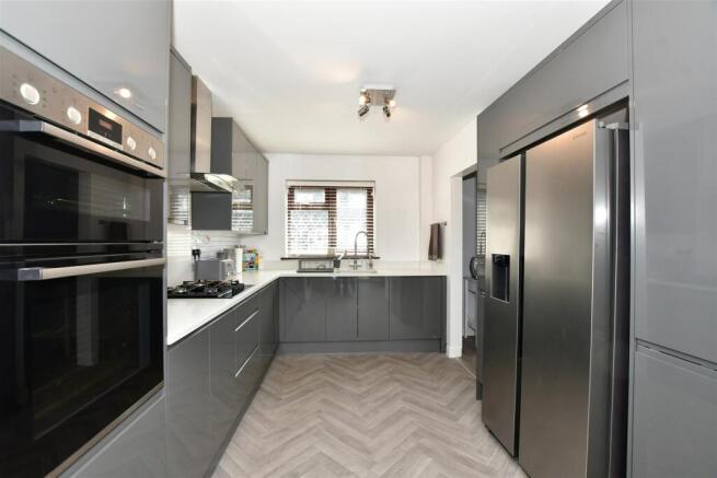 Kitchen/ Dining Room