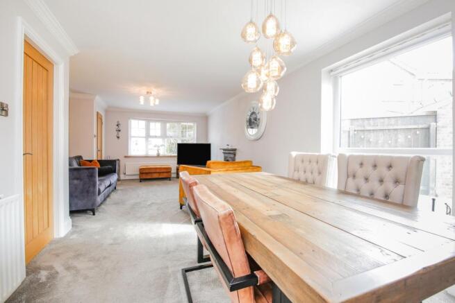 Lounge/Dining Room