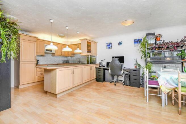 Lounge / Kitchen
