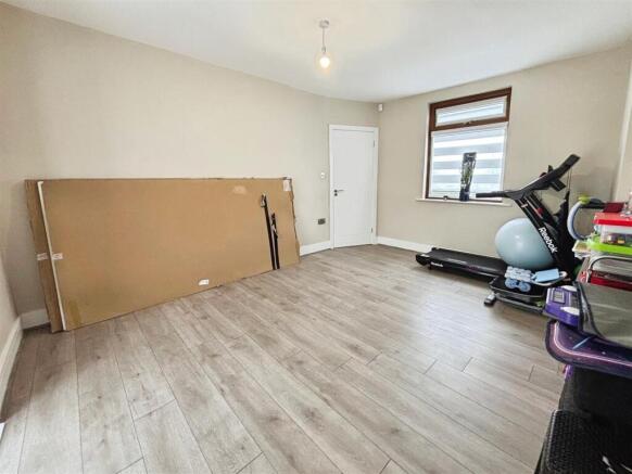 3 bed Semi-Detached for sale Image 6