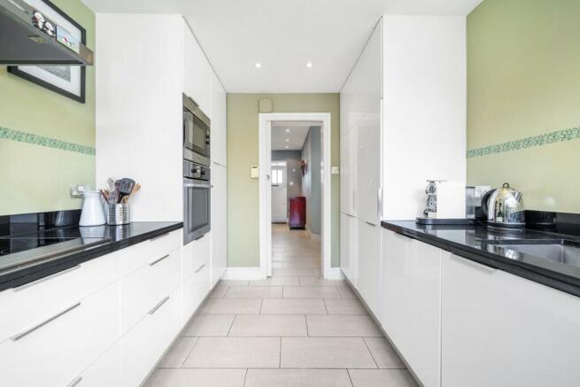 Kitchen (2).jpg