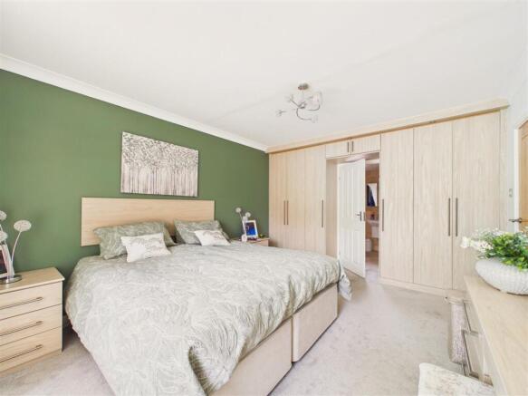 4 bed Detached Bungalow for sale Image 11