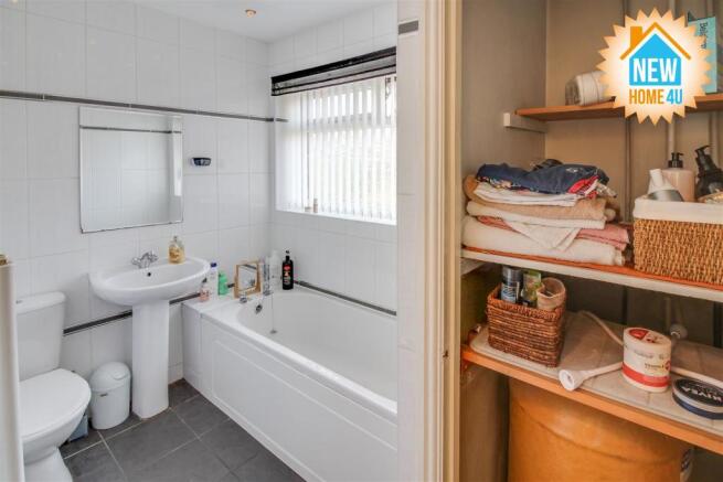 FAMILY BATHROOM: