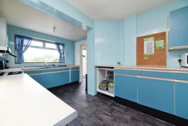 3 bed Semi-Detached for sale Image 8