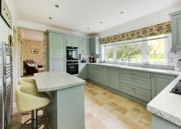 Heathmount-kitchen1.jpg