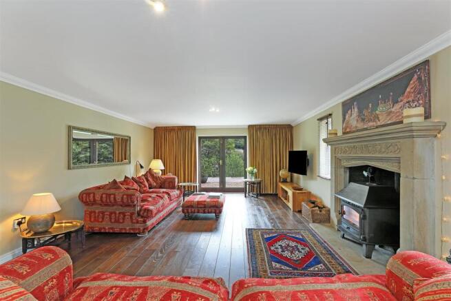 6 bed Detached for sale Image 12