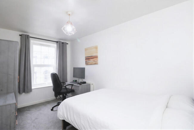 5 bed Terraced for sale Image 11