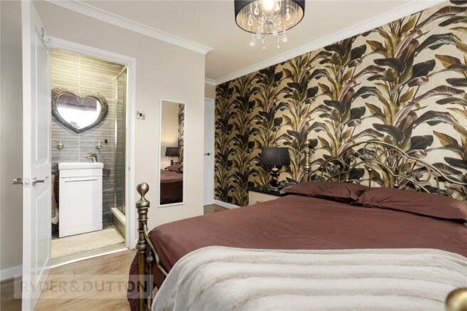 4 bed Detached for sale Image 10