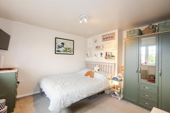 4 bed Detached for sale Image 6