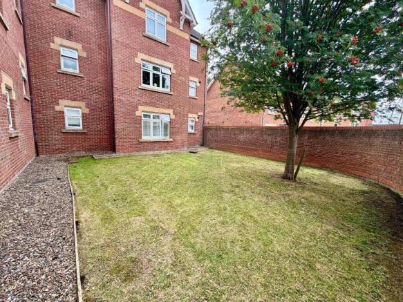 2 bed Apartment for sale Image 12