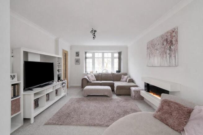 2 Nichols Close_1 2.jpg