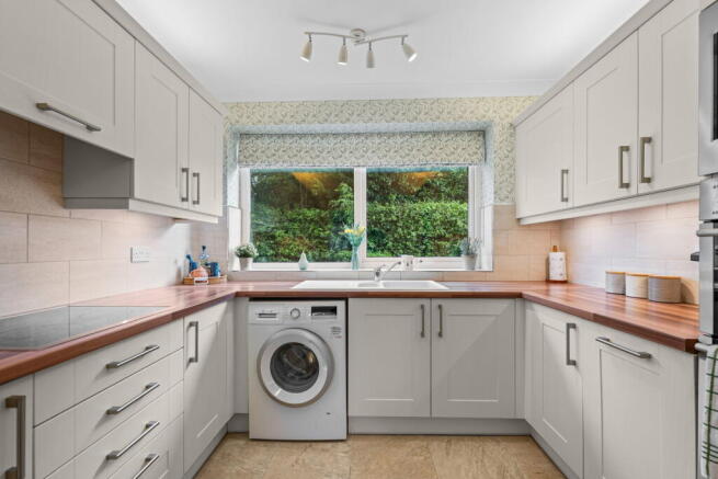 2 bed Ground Flat for sale Image 7