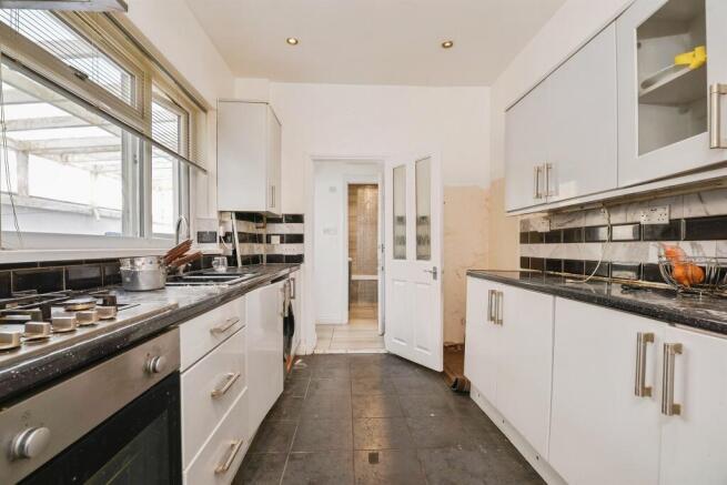 3 bed Terraced for sale Image 11