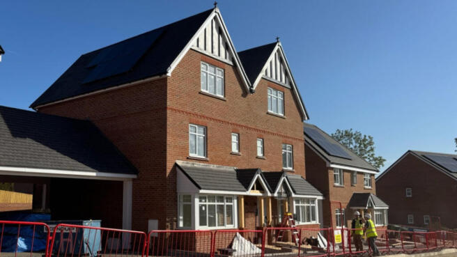 Brickmakers Corner,
Binfield,
Bracknell
Berkshire
RG42 1AN photo 4