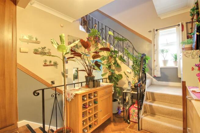 3 bed Apartment for sale Image 8