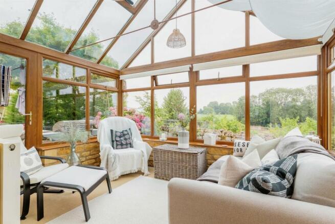 GARDEN ROOM