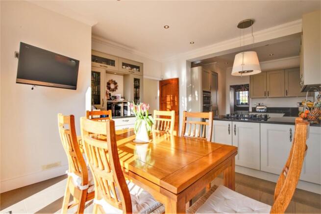 KITCHEN BREAKFAST ROOM