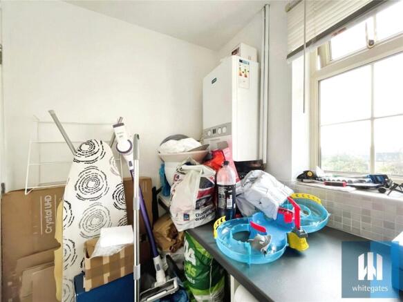2 bed Apartment to rent Image 11