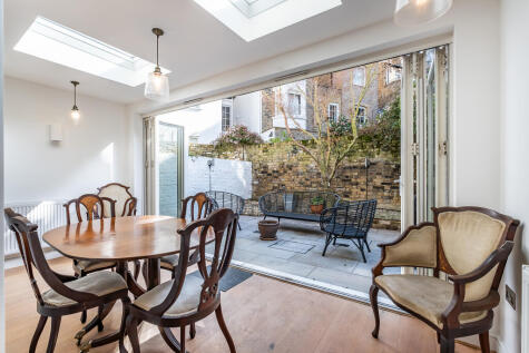 Moreton Street, London, SW1V