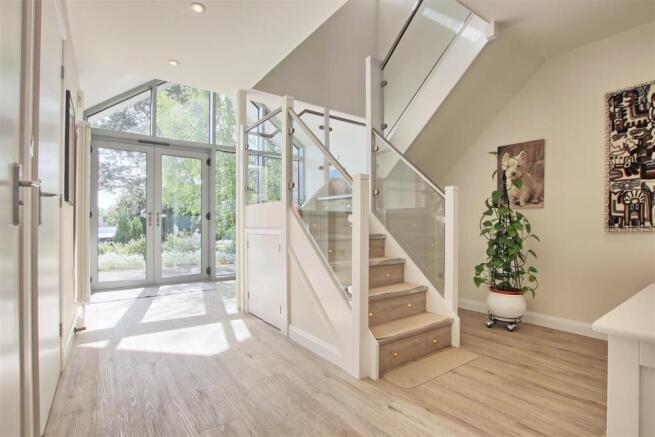 Entrance hall 2.jpg