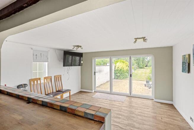 5 bed Detached for sale Image 10