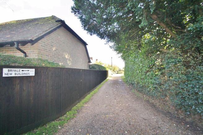 Approach from Goring Heath Road 