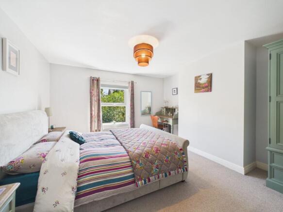 5 bed Detached for sale Image 4