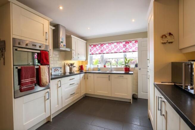 KITCHEN / BREAKFAST ROOM