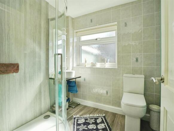 4 bed Detached for sale Image 11