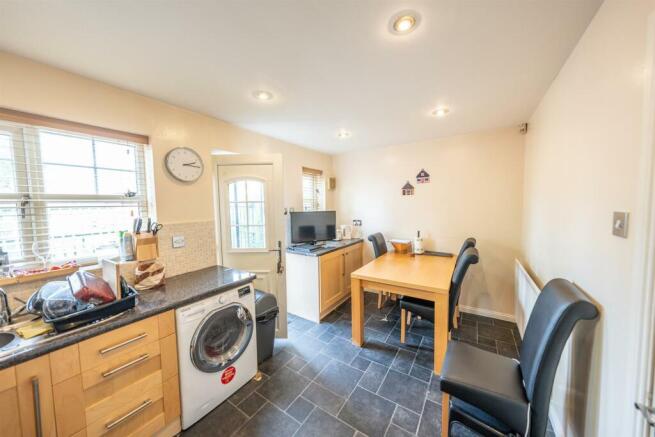 KITCHEN / DINING ROOM