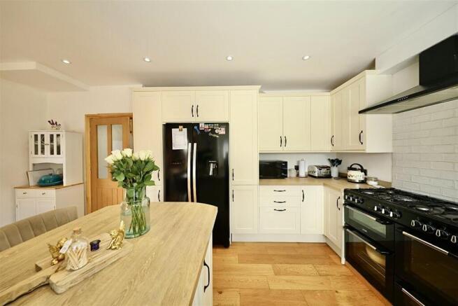 3 bed Semi-Detached for sale Image 11
