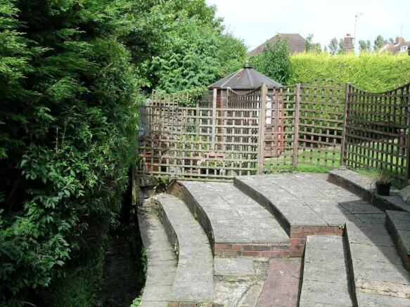 SIDE TERRACE
