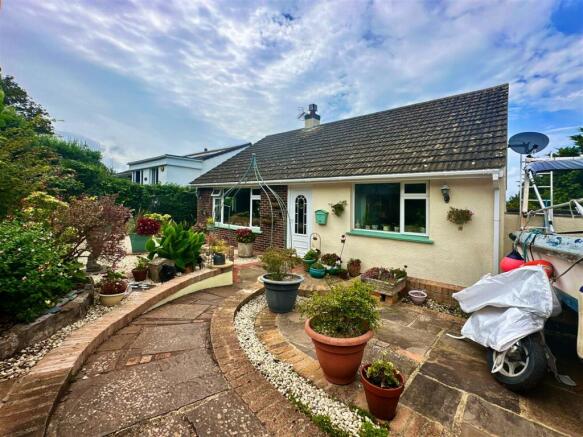 Driveway To Front.jpg