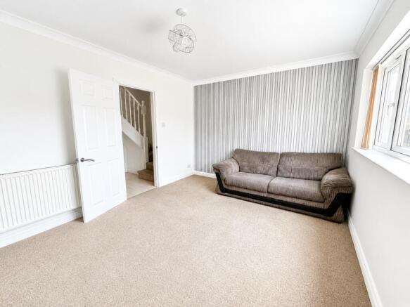 Holden Road, Basildon, Essex, SS14 photo 4