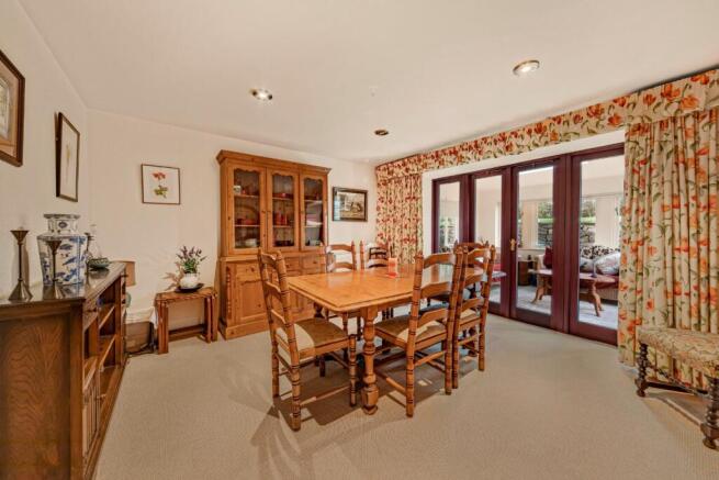 5 bed Detached for sale Image 5
